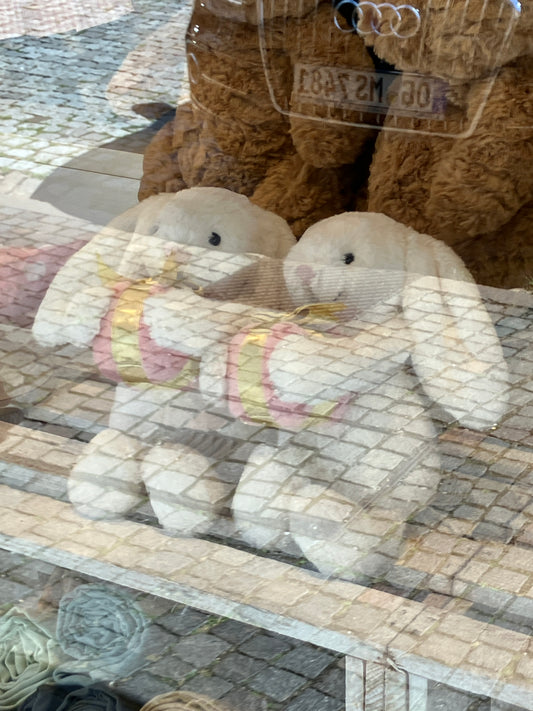 24/7 小店連線-8月中到貨 jellycat bunny with gift