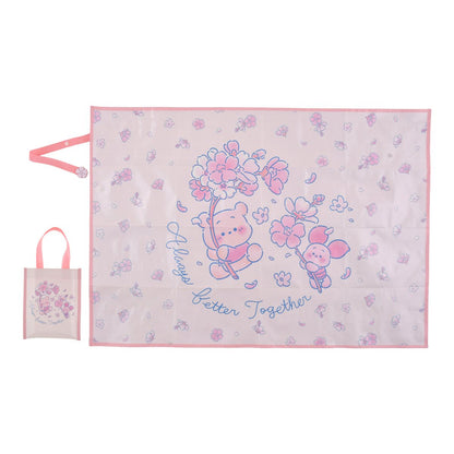 [預購優惠至1/13]日本限定｜Winnie the Pooh & Piglet Picnic Mat with Bag (DISNEY SAKURA COLLECTION 2026)