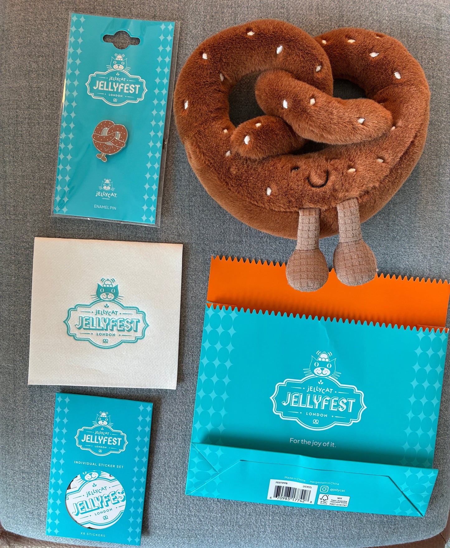 German Exclusive Amuseables Heinrich Pretzel Set