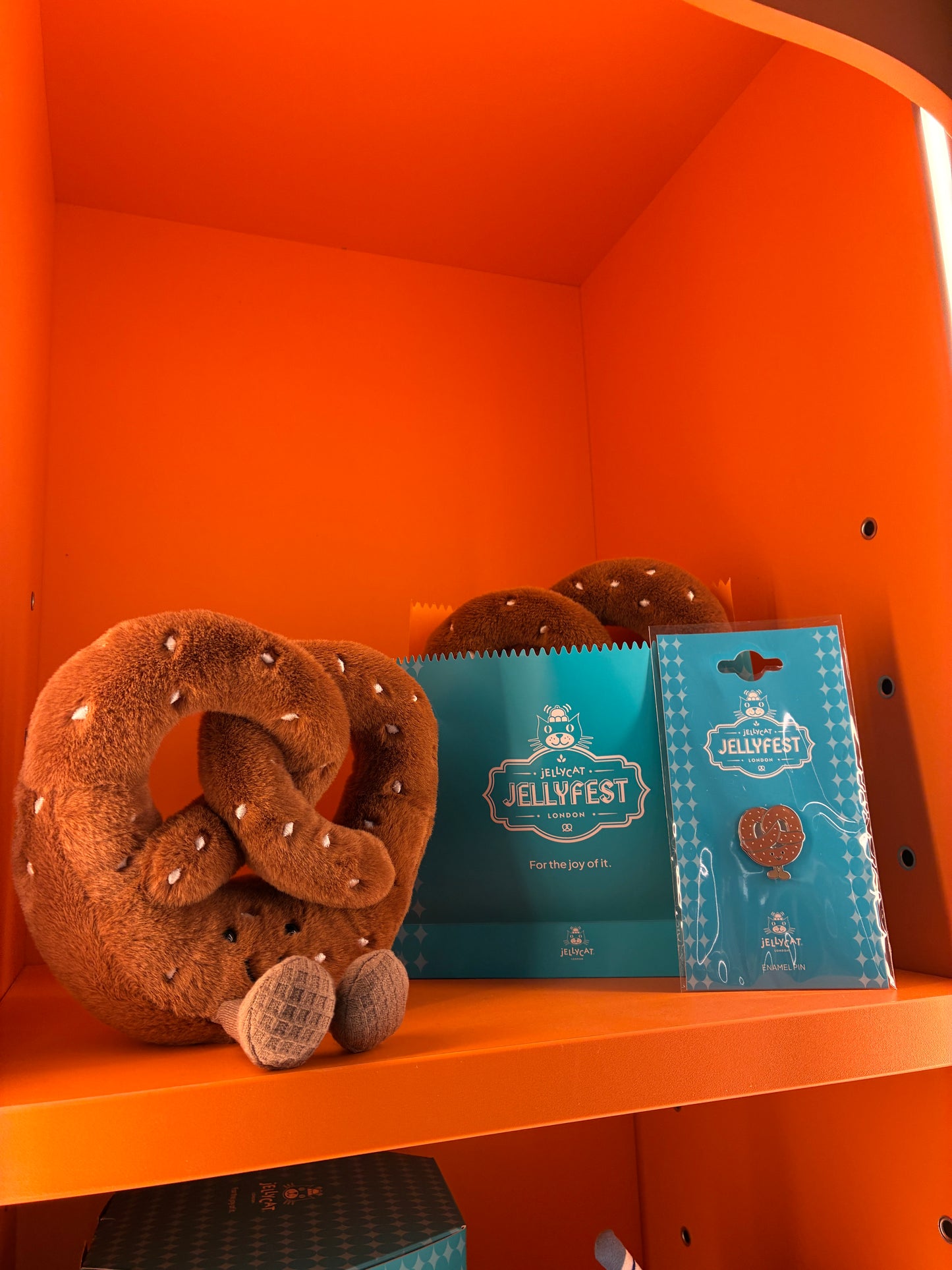 German Exclusive Amuseables Heinrich Pretzel Set