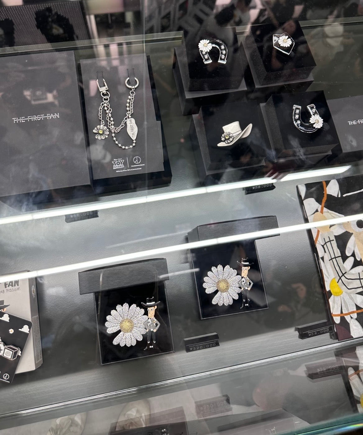 Korea Exclusive｜Toy Story x Peaceminusone Jewel Pin Daisy